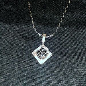 Women’s necklace
